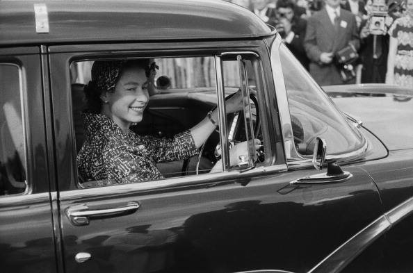Regina Elisabeta a II-a în mașină