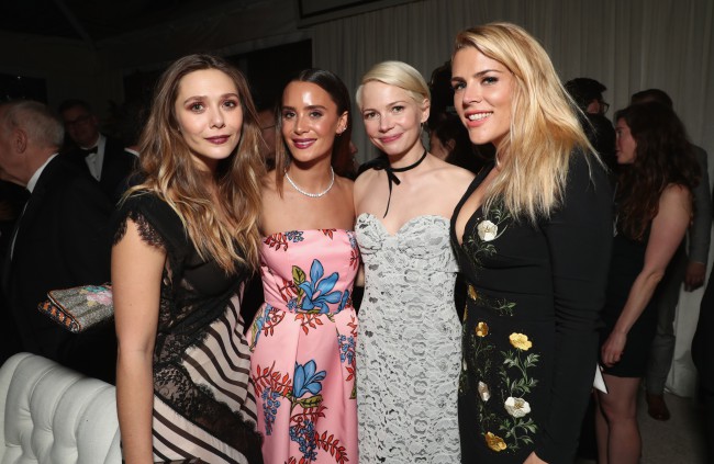 Elizabeth Olsen, invitata, Michelle Williams si Busy Phillips