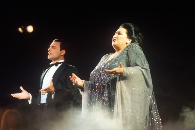 Freddie Mercury si Monserrat Caballe, pe scena, 1987, in Ibiza