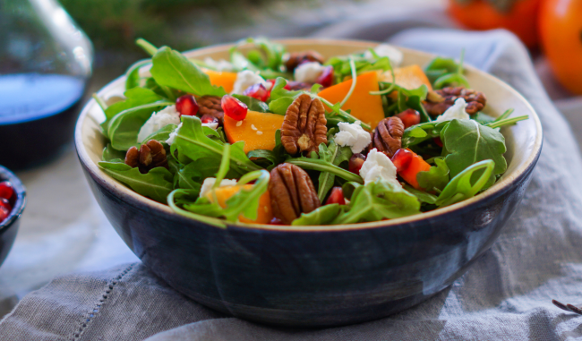 Salata de legume cu nuci pecan