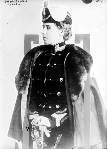 Regina Maria în uniforma Regimentului 4 Roșiori