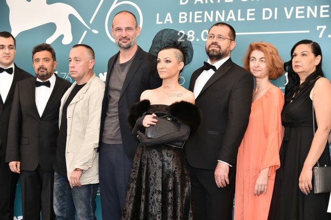 Vlad Voiculescu, Catalin Tolontan, regizorul Alexander Nanau, Tedy Ursuleanu, Camelia Roiu participă la „Colectiv” în cadrul celui de-al 76-lea Festival de Film de la Veneția, pe 04 septembrie 2019, la Veneția, Italia