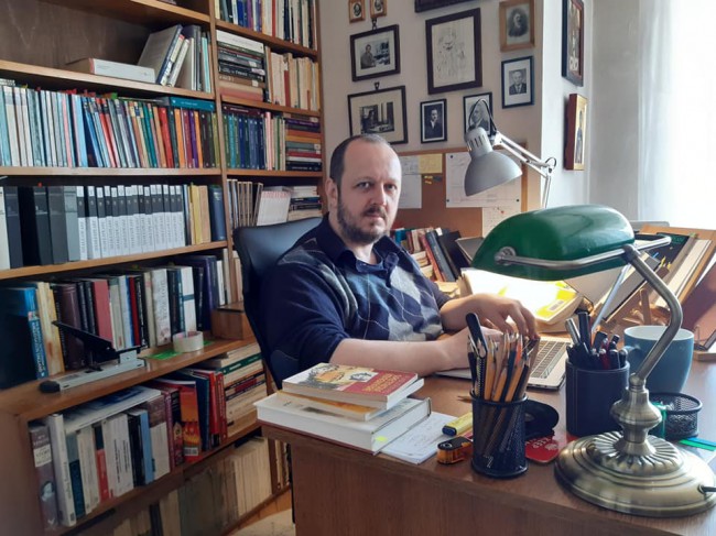Adrian Papahagi la birou