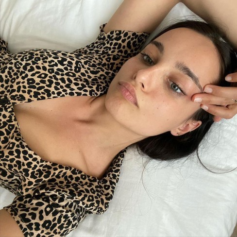 Selfie din septembrie 2021,  Ruxandra Pojornicu intinsa in pat