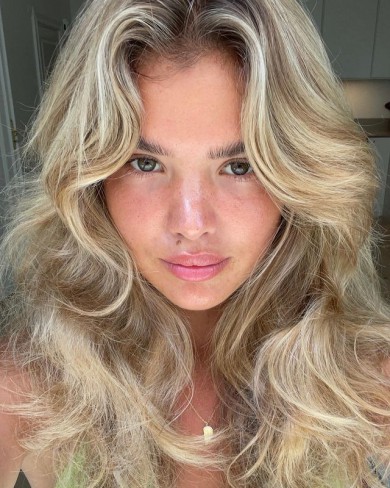 Selfie de aproape al influencer-ului Matilda Djerf