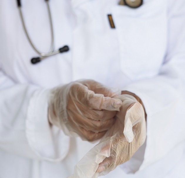 medic pregătit de operație