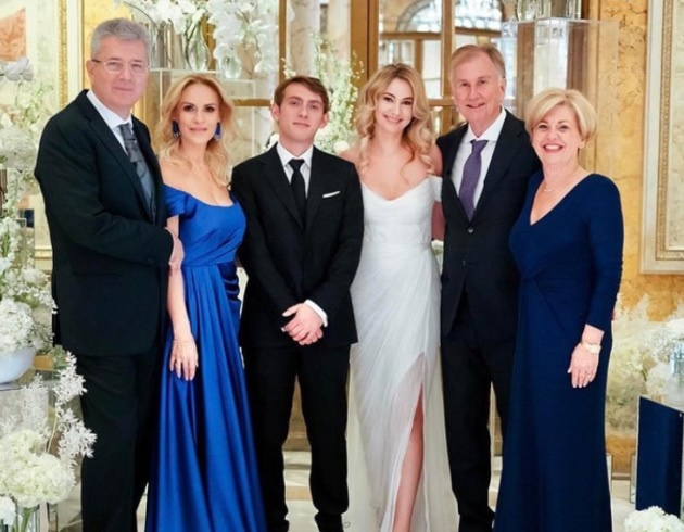 Familia Firea la nunta fiului cel mare, Tudor Firea, alături și de mireasă și de părinții acesteia