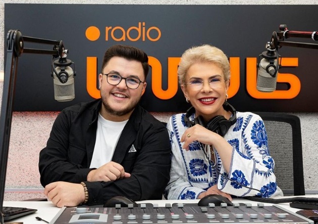 Teo Trandafir și colegul ei Mihai Hinda la „Radio Impuls”