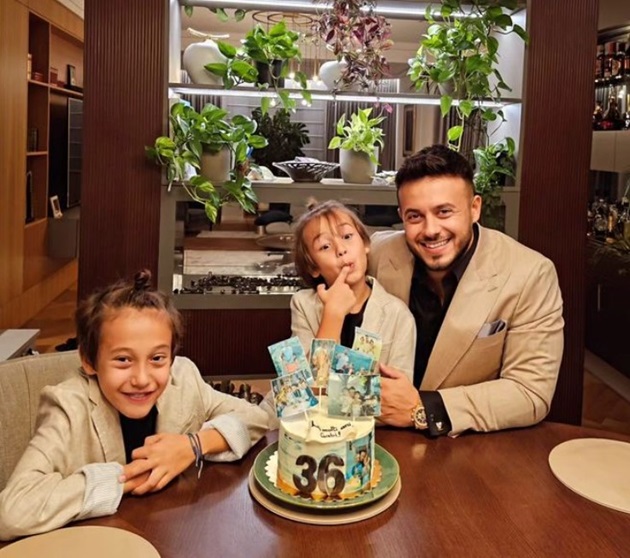 Gabi Bădălău alături de cei doi copii ai săi pe care îi are cu Claudia Pătrășcanu
