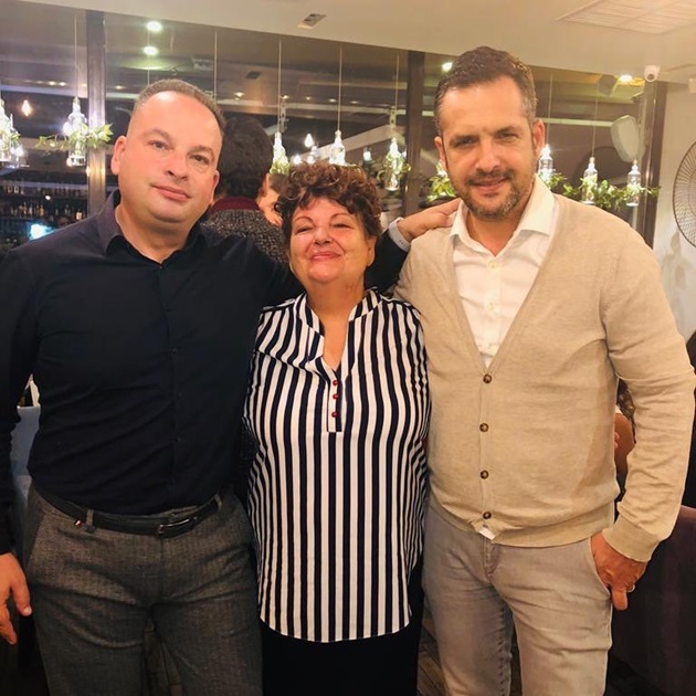 Mădălin Ionescu împreună cu mama lui și fratele Dragoș Ionescu