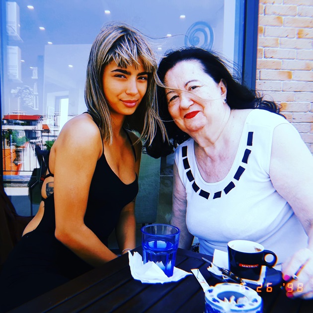 Calina Dumitrescu și bunica ei Mioara Roman