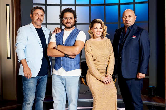 Cei trei jurati ai emisiunii MasterChef alături de prezentatoarea Gina Pistol