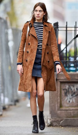 alexa chung piele intoarsa