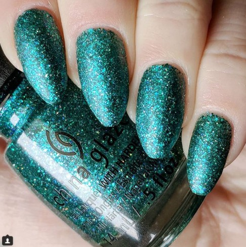 unghii glitter verde