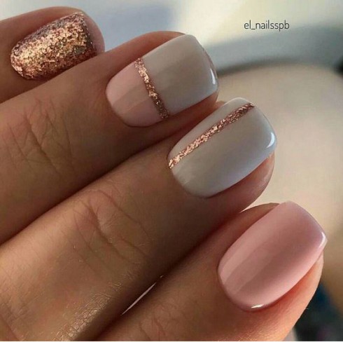 unghii cu irizații shiny rose gold 