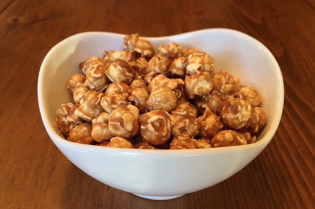 popcorn cu caramel