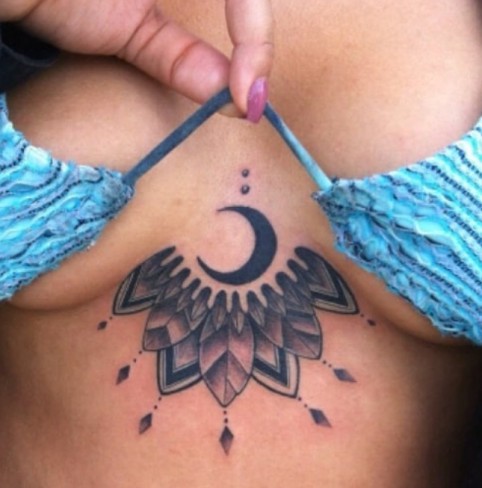 tatuaj cu luna