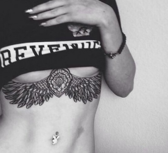 tatuaj cu aripi