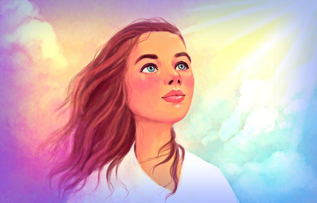 portret de fata care se bucura in lumina soarelui