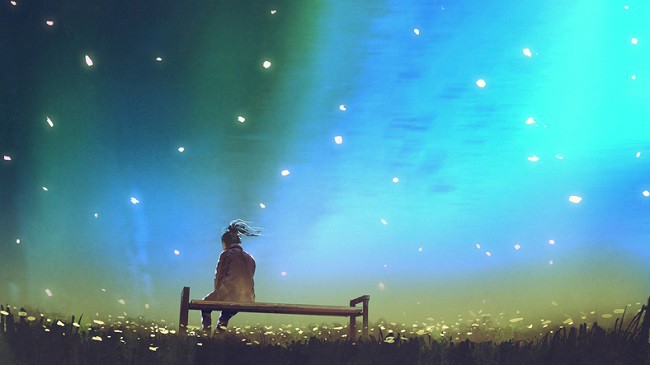 fata singura asezata pe o banca pe fundalul cerului cu stele