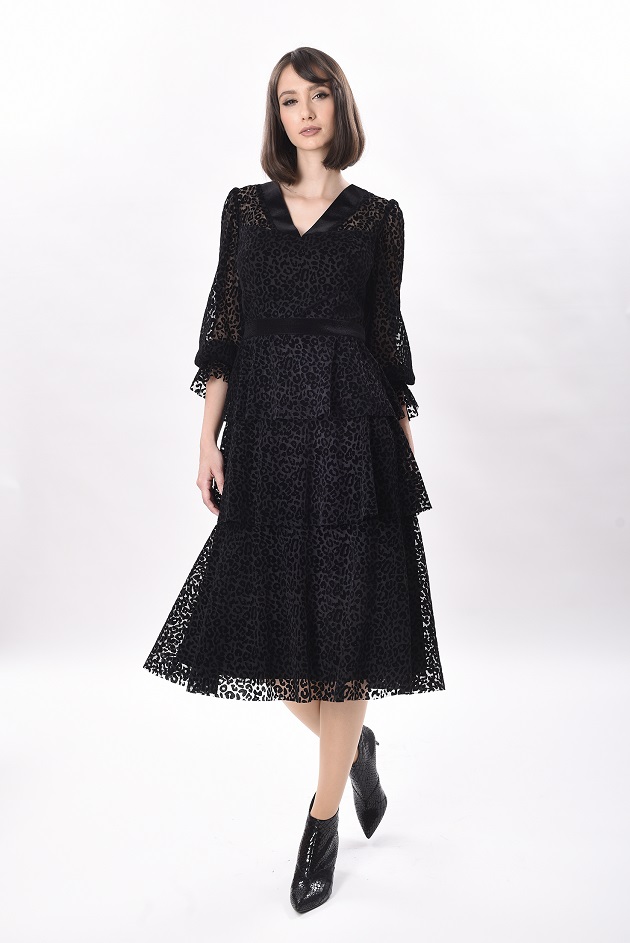 rochia din tul cu inserții animal print din catifea neagră
