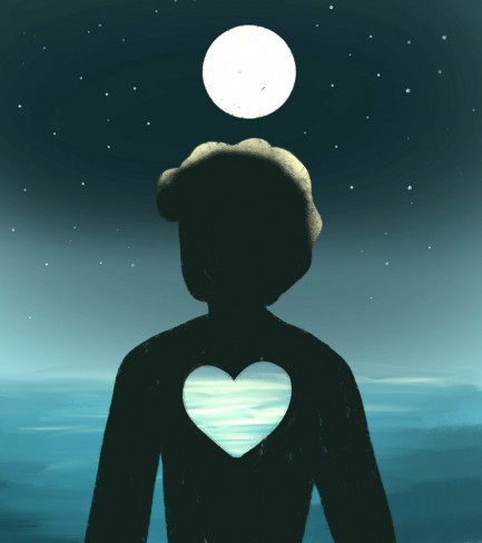 fata care sta in intuneric cu inima luminoasa si se uita la luna