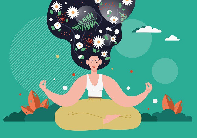 fata zen care mediteaza intr-un context pasnic