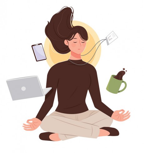 femeie care mediteaza la birou cu tehnologie si cana de cafea plutind in jurul ei