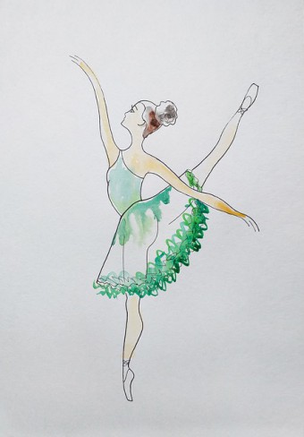 balerina care danseaza in fusta verde si transparenta