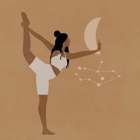 fata care face yoga privind la luna noua pe fereastra