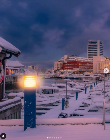imagine superba cu un orasel port norvegian din bodo 