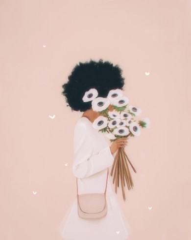 fata cu par afro in rochie alba care tine in mana un buchet de maci albi