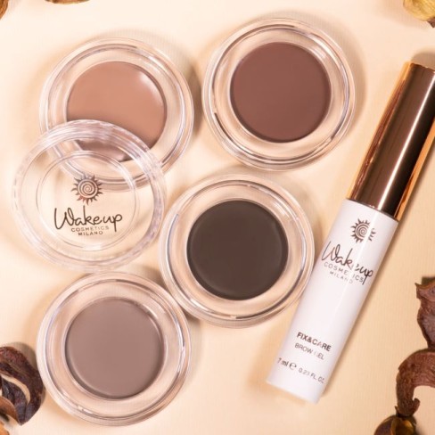 imagine cu mascara pentru sprancene de la wakeup cosmetics