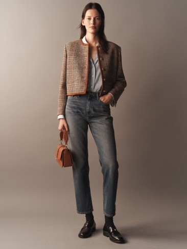 tinuta tommy hilfiger cu camasa oxford si blugi si pantofi masculini