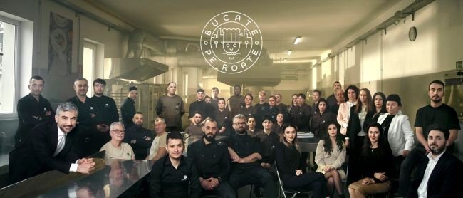 fotografie din bucatarie cu echipa de la bucate pe roate