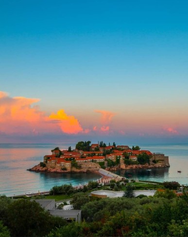 imagine cu sveti stefan din muntenegru, insula cu ape
