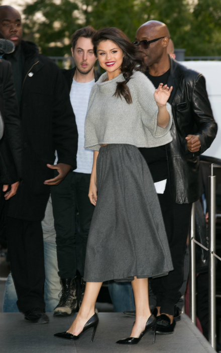 Selena Gomez con trench firmatissimo Louis Vuitton da copiare - Io