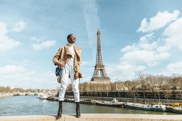 femeie la Paris