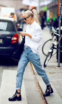  camasa alba si jeans