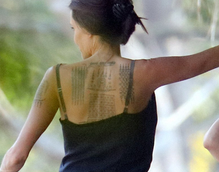 Angelina Jolie tatuaje