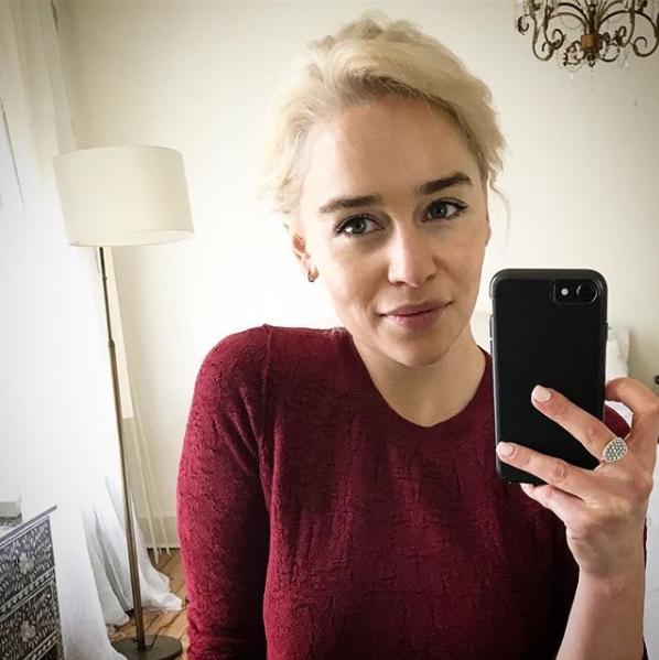 Emilia Clarke blonda