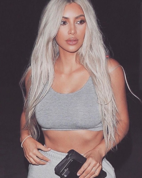 Kim Kardashian blonda