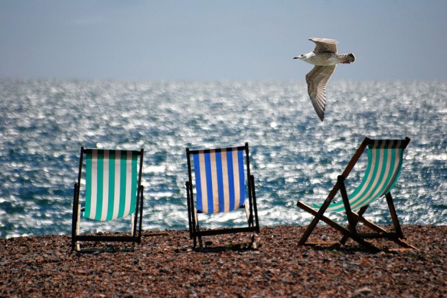 scaune pe plaja