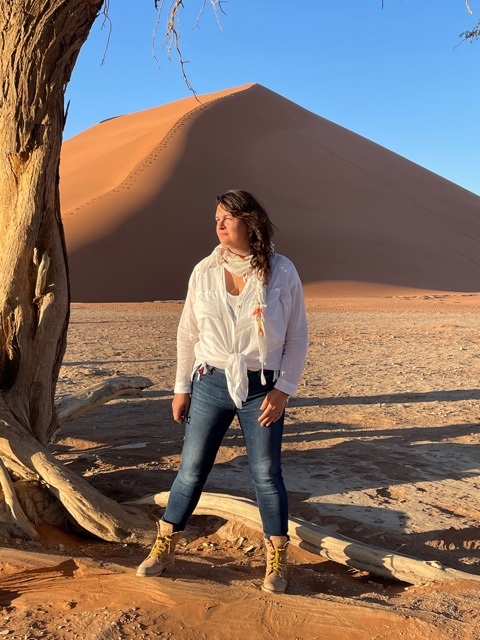 femeie in desert