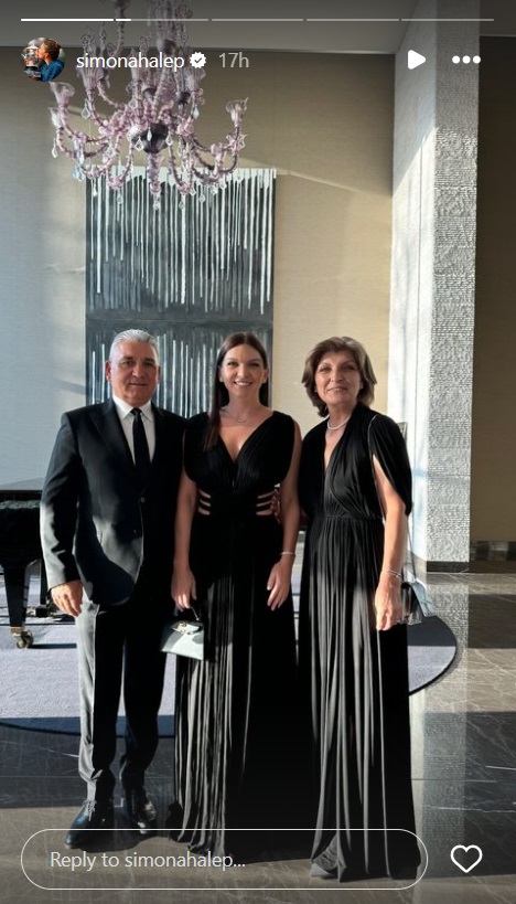 simona halep alaturi de mama si tatal ei, toti purtand tinute elegante