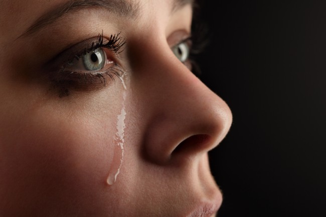 femeie in lacrimi 