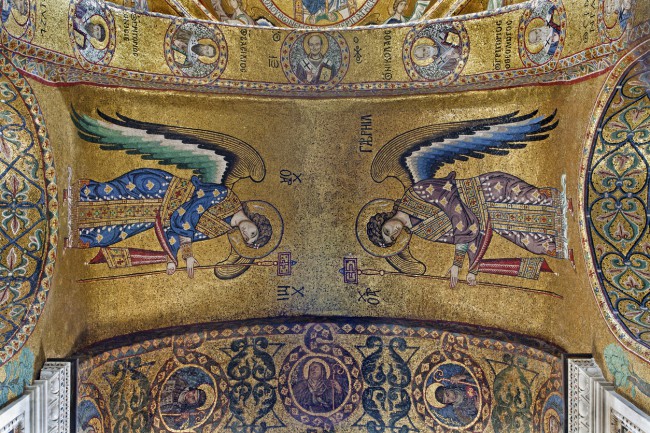 pictura in biserica cu sfintii mihail si gavril