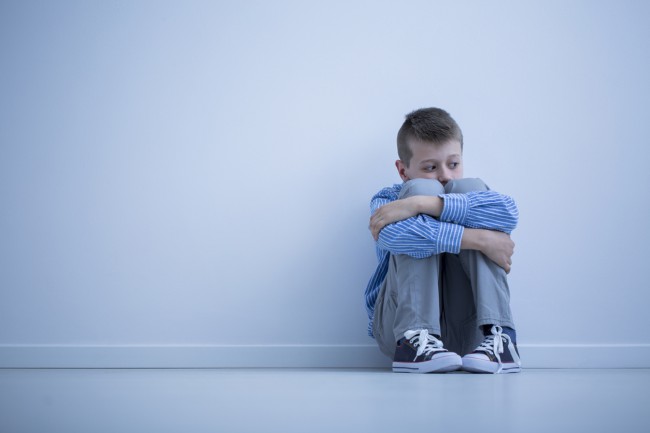 copil care sufera de depresie din cauza unei boli genetice