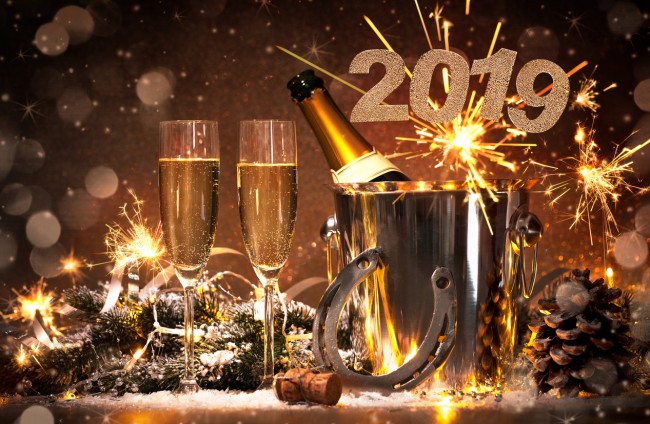 sampanie si masa festiva de Revelion 2019