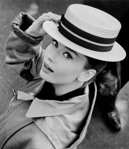 Audrey Hepburn purtand palarie
